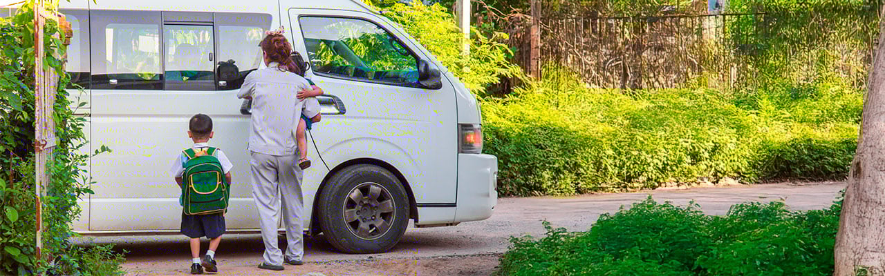 Por que comprar un microbus para el transporte escolar_secundaria